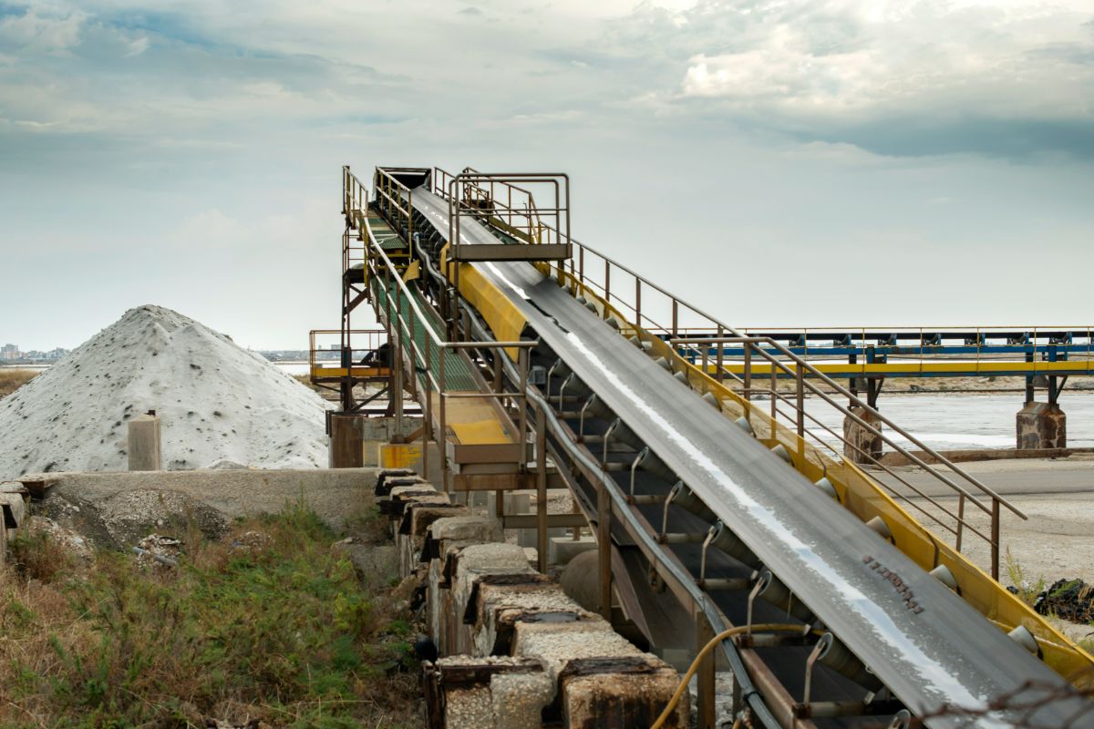 Weigh belt conveyor